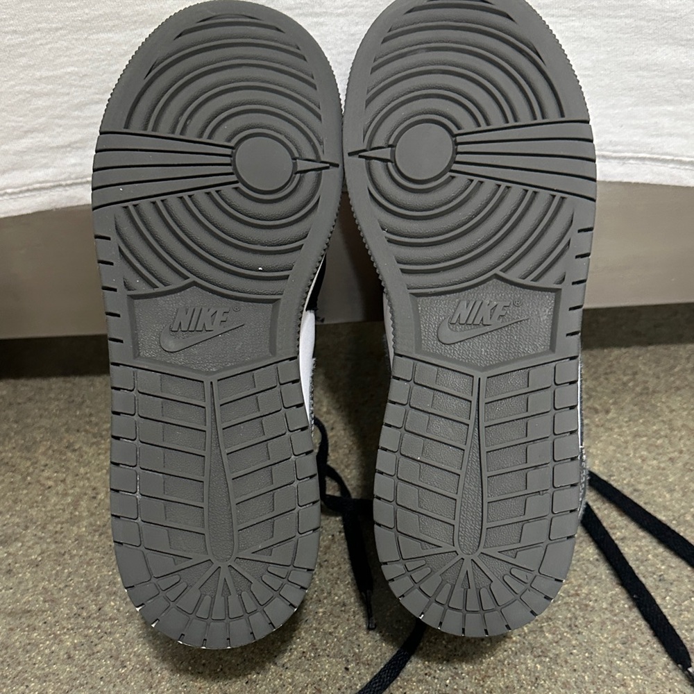 Air Jordon 1 Mid Top Sneakers 5Y - Picture 7 of 7